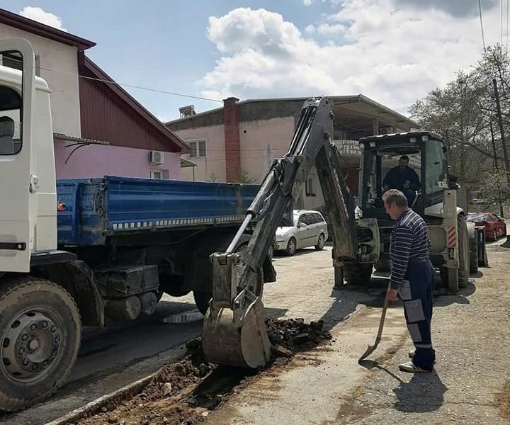 Реконструкција на водоводна линија на ул. “12 Другари”