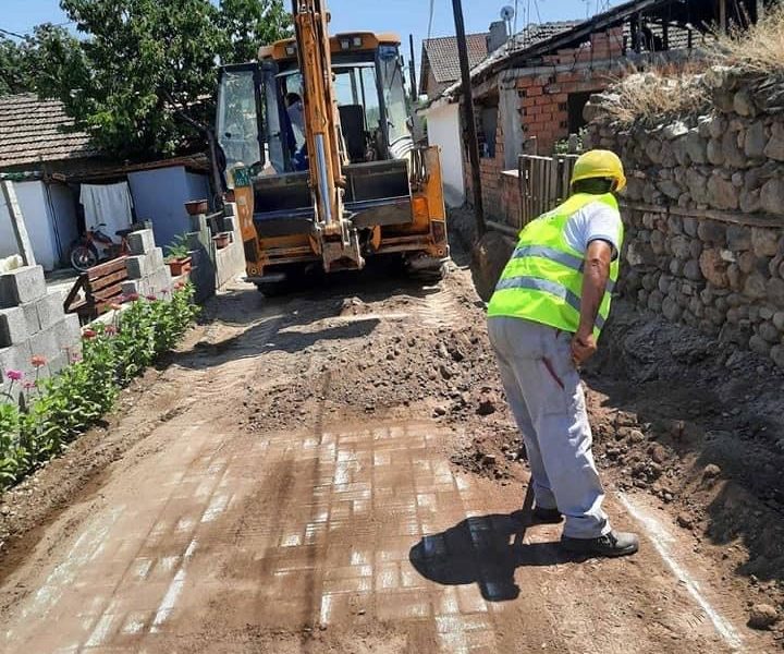 Реконструкција на водоводна линија за краци на ул. Илинденска и крак на  ул.Маршал Тито и асфалтирање во с.Сопот