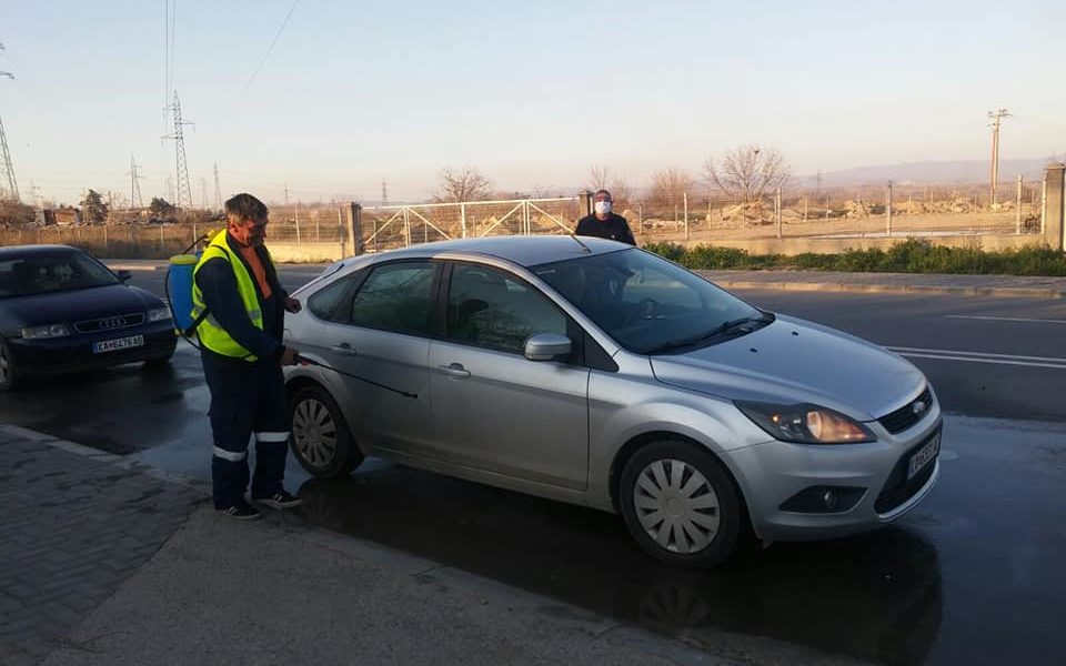 Дезинфекцијата на сите возила на трите влезови во Кавадарци