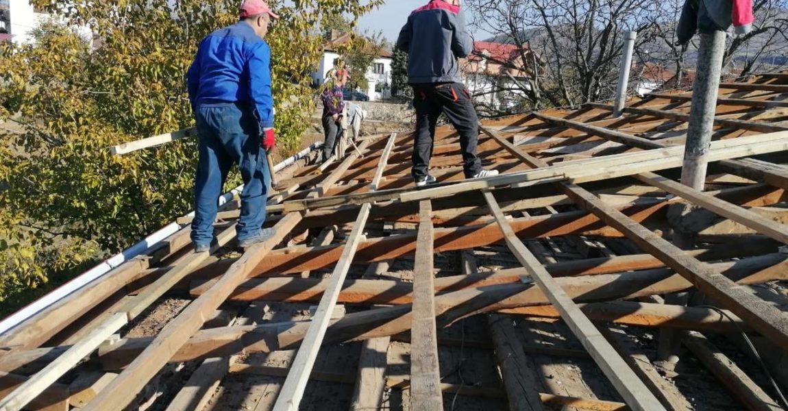 ОБНОВЕН ПОКРИВОТ НА ДЕТСКАТА ГРАДИНКА ВО ВОЗАРЦИ