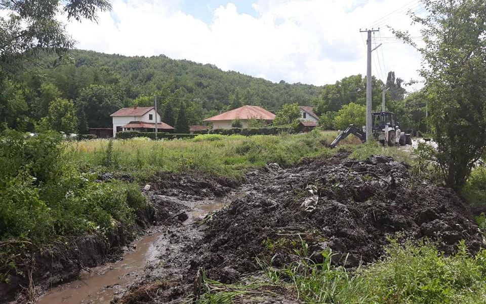 Низа комунални активности во село Крњево