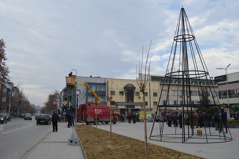 ДОПОЛНИТЕЛНО ЈАВНО ОСВЕТЛУВАЊЕ НА  ГРАДСКИОТ ПЛОШТАД