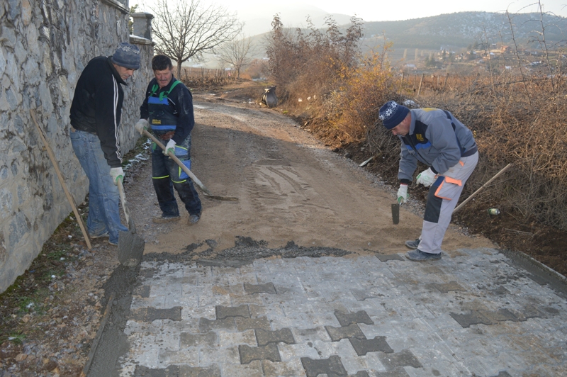 ПОПЛОЧУВАЊЕ НА ПРИСТАПЕН ПАТ КОН ТУРИСТИЧКАТА НАСЕЛБА БРУШАНИ