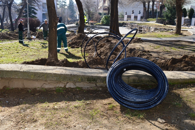 ПОСТАВУВАЊЕ НА СИСТЕМ ЗА ПОЛЕВАЊЕ ВО „ПАРКОТ НА РЕВОЛУЦИЈАТА“