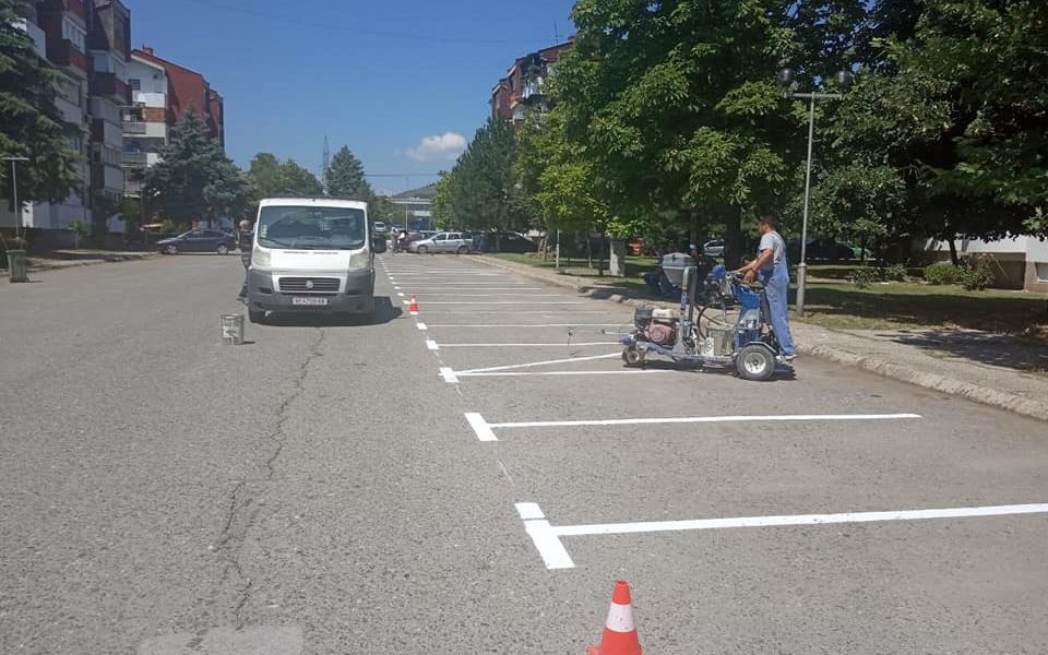 Обележување на паркинг места на ул.Цветан Димов